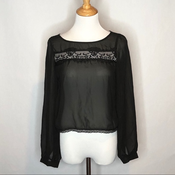 Ali & Kris lace trimmed open back black Blouse - Picture 4 of 7